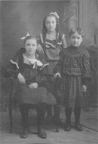 Photo of Eunice, Bernice, and Doris Coats